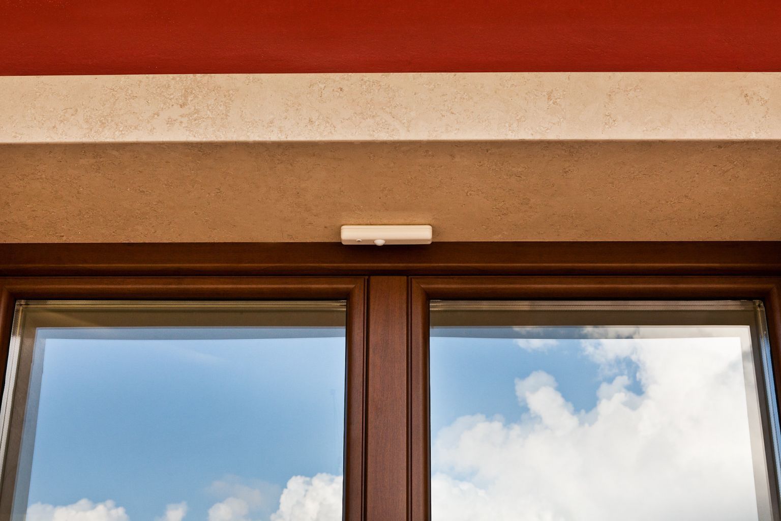 Finestre di design in legno e alluminio a taglio termico su misura Finestre di legno
