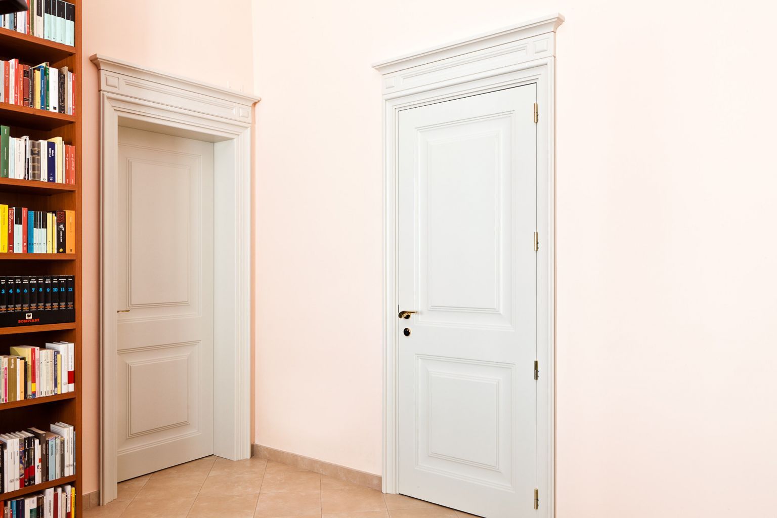 Porte in legno per interni dalle linea tradizionale stile classico ...