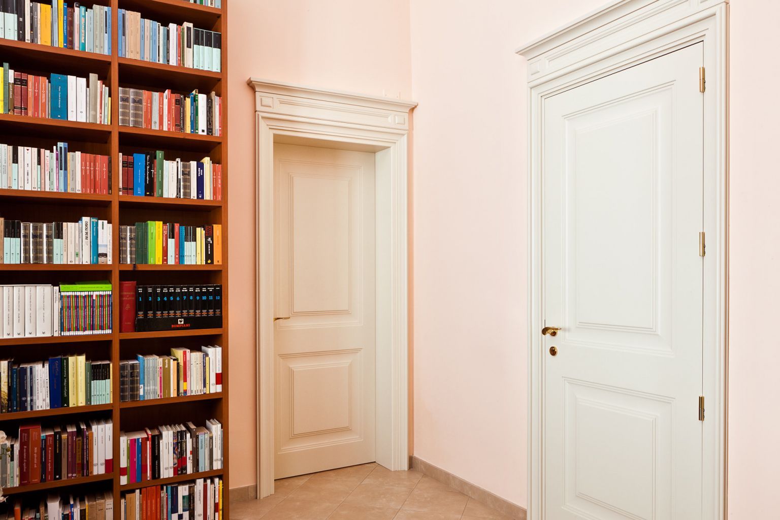 Porte in legno per interni dalle linea tradizionale stile classico ...
