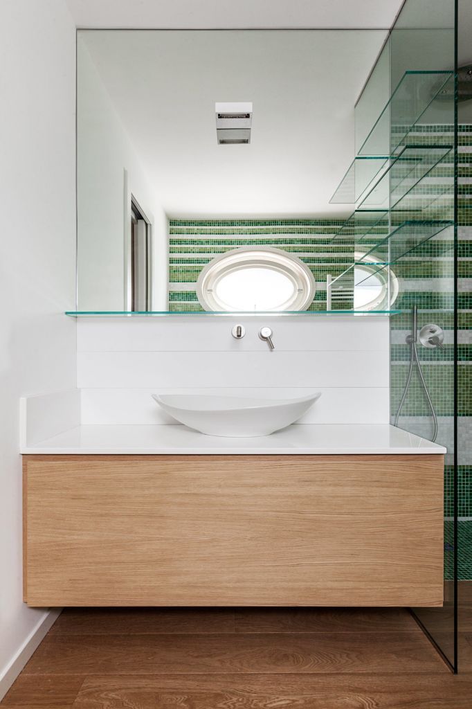 mobile bagno in rovere sospeso con cassettone