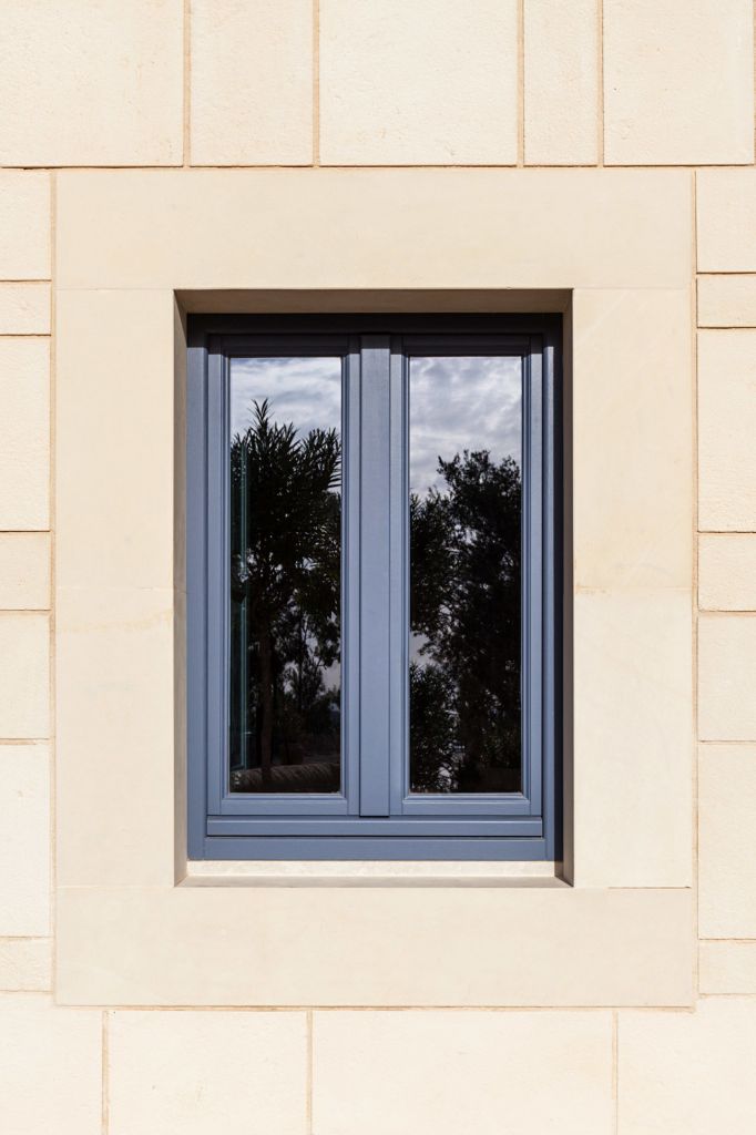 finestra tradizionale legno laccato