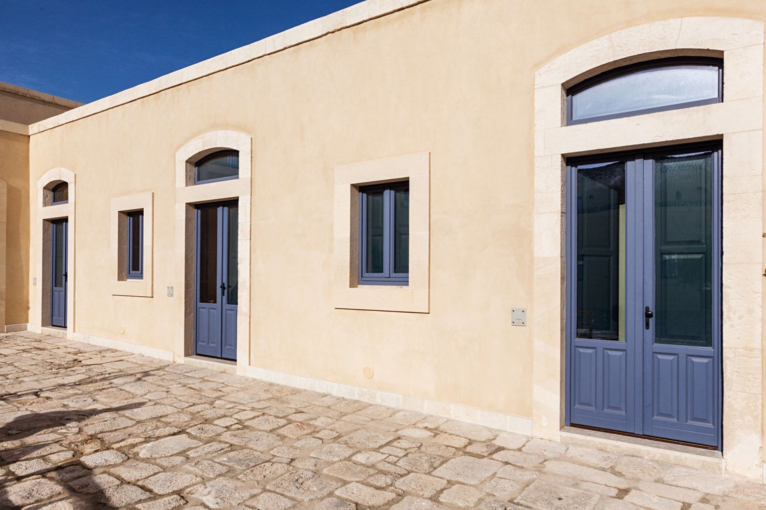 Infissi in legno per hotel Masserie della Volpe