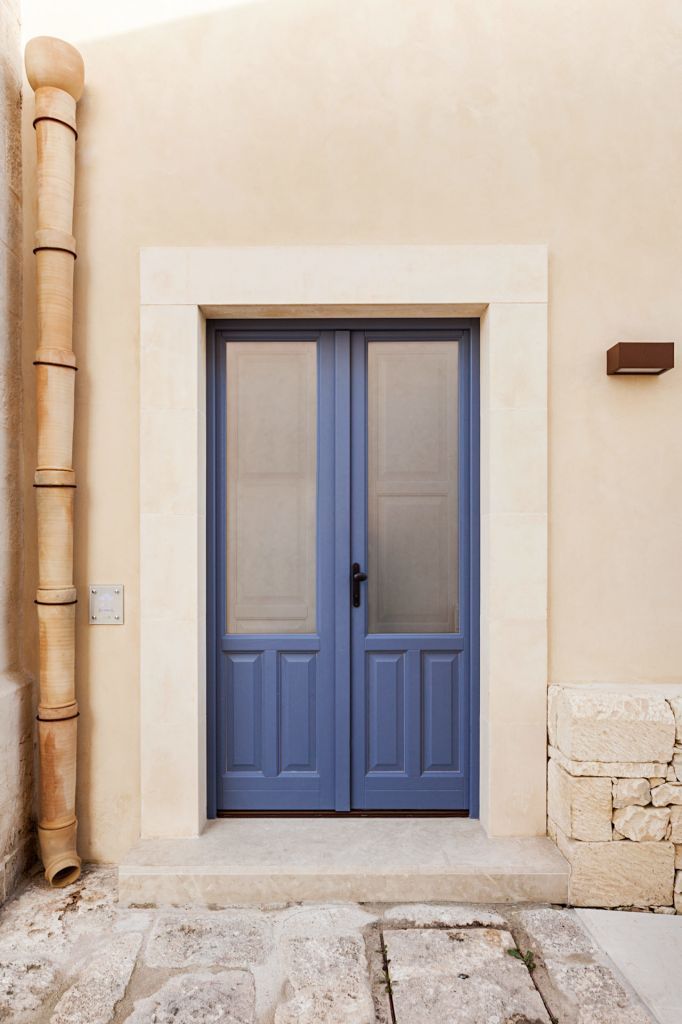 porta finestra bugnata laccata tradizionale