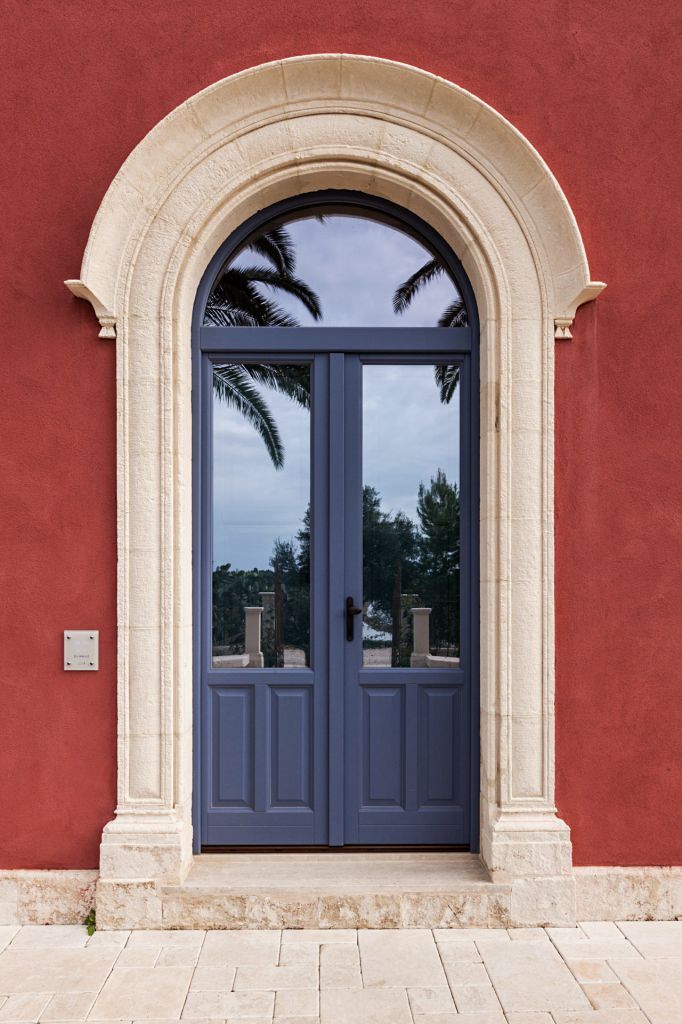 portafinestra in legno con sopraluce ad arco