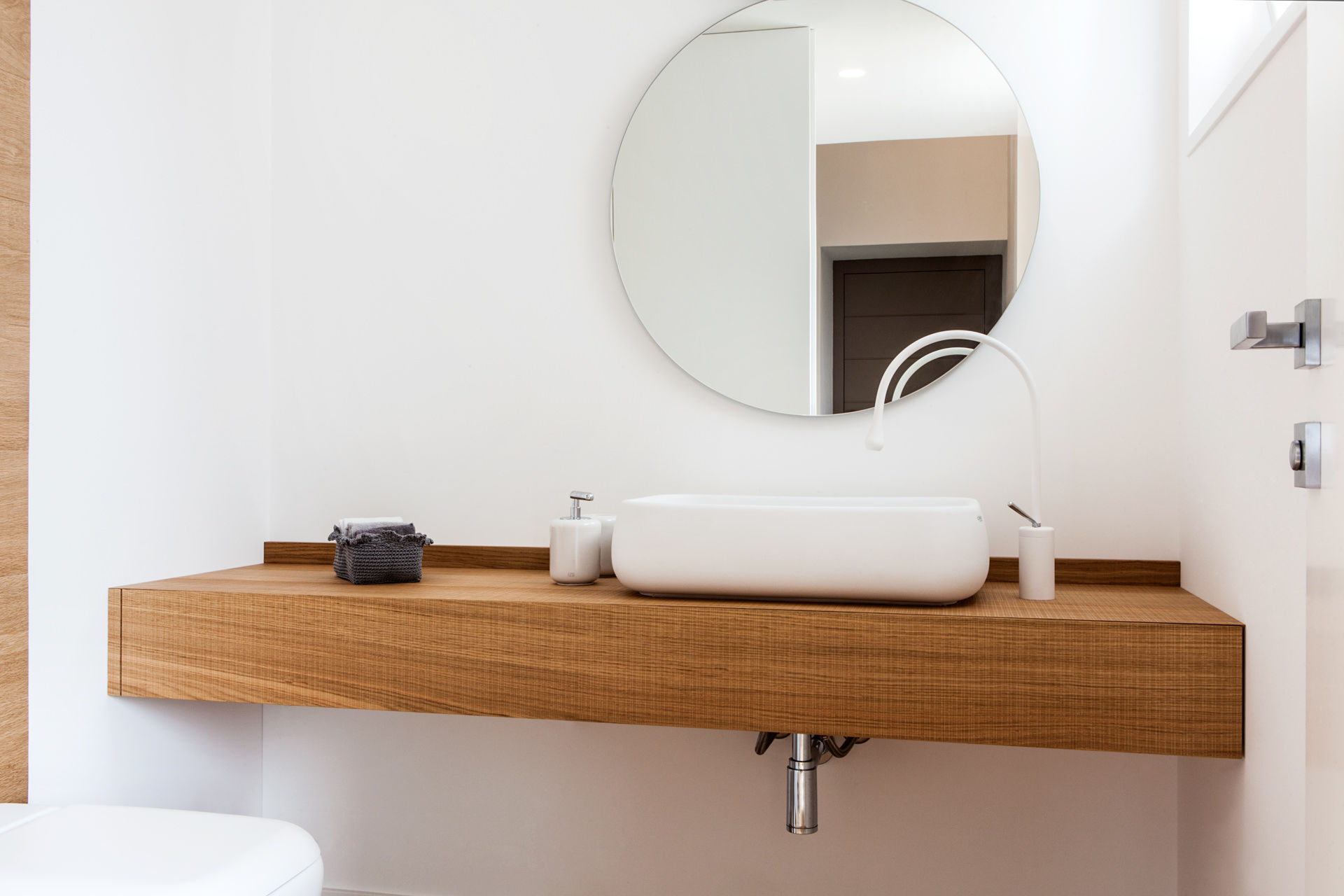Mensola porta lavabo per arredo bagno in legno realizzata su misura
